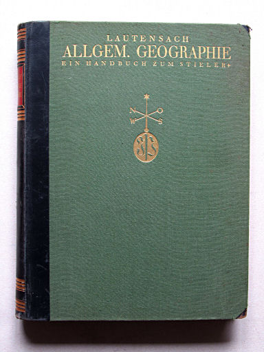 Allgemeine Geographie, Handbuch zum Stieler (1926)
Voorkant band / Front cover