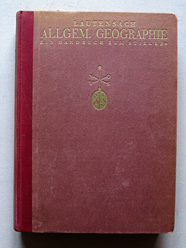 Allgemeine Geographie, Handbuch zum Stieler (1944)
Voorkant band / Front cover