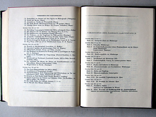 Länderkunde, Handbuch zum Stieler (1926)
Overzicht illustraties in zwart-wit (2), overzicht kaarten in kleur (1) / Overwiew black and white illustrations (2), overwiew colored maps (1)