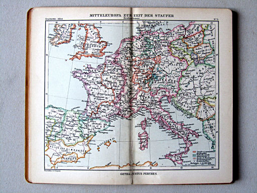 Justus Perthes' Geschichts-Atlas (1898)
5. Mitteleuropa zur Zeit der Staufer. Erzbistümer