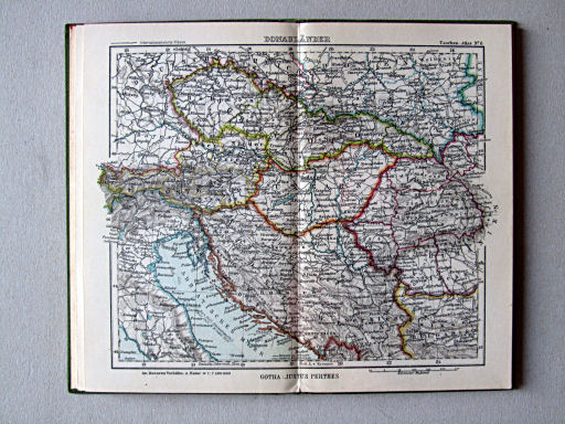 Perthes Taschenatlas der ganzen Welt (1936)
8. Donauländer