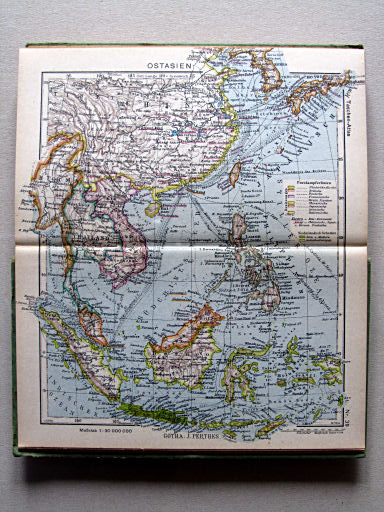 Perthes Taschenatlas der ganzen Welt (1944)
39. Ostasien