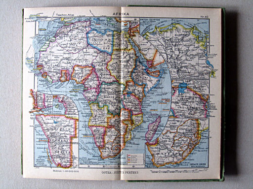 Perthes Taschenatlas der ganzen Welt (1944)
40. Afrika
