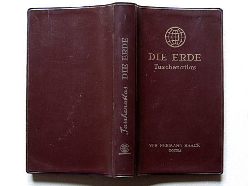 Die Erde Taschenatlas (1958)
Band / Binding