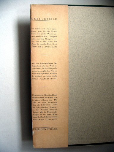 Stielers Hand-Atlas, 10. Aufl. (1942)
Binnenkant stofomslag / Inside dust jacket
(115 II/39. 3000)