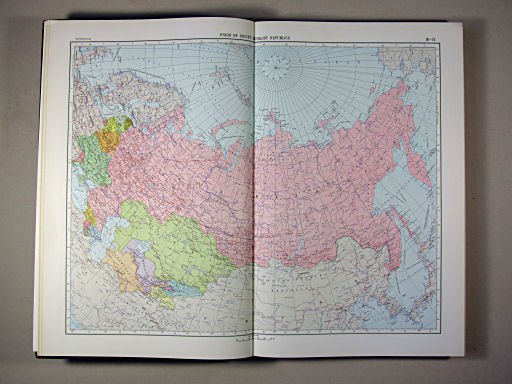 The World Atlas / Атлас Мира (1967)
10-11. Union of Soviet Socialist Republics, Political