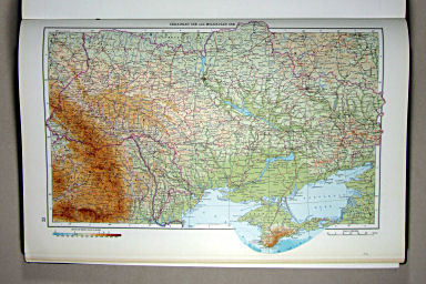 The World Atlas / Атлас Мира (1967)
21. Ukrainian SSR and Moldavian SSR