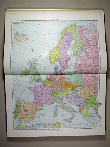 The World Atlas / Атлас Мира (1967)
49-50. West Europe, Political