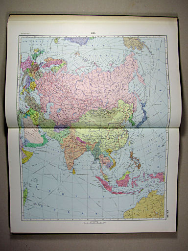 The World Atlas / Атлас Мира (1967)
105-106. Asia, Political