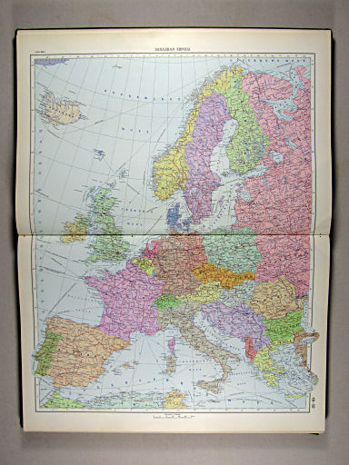 Атлас Мира / Atlas Mira (1967)
49-50. Западная Европа, политическая карта