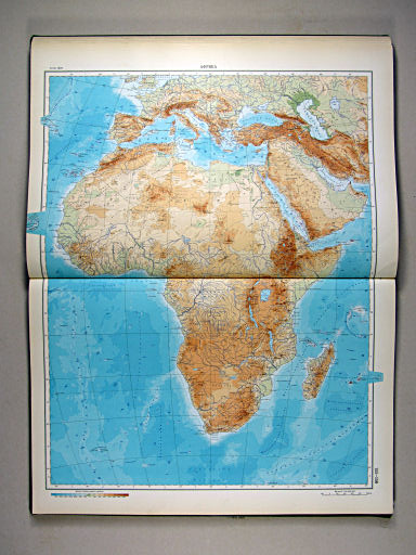 Атлас Мира / Atlas Mira (1967)
155-156. Африка, физическая карта