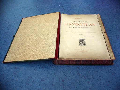 Andrees Handatlas 1893
Kaartendoos met losse kaarten erin / Map box, individual maps inside