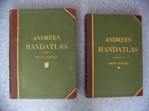 Andrees Handatlas 1893
Kaartendoos en gewone band / Map box and regular binding