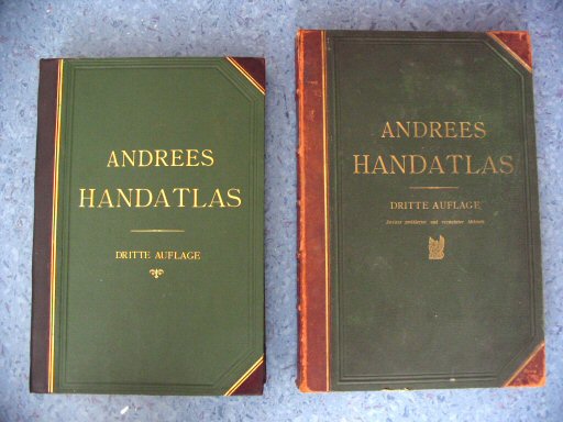 Andrees Handatlas 1893, 1896-97
Banden van 1e uitgave (kleiner) en 3e uitgave (groter)
Bindings of 1st printing (smaller) and 3rd printing (larger)