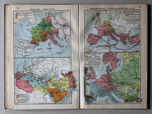 Putzgers Historischer Schul-Atlas, Große Ausgabe, 1931/33
52. Frankenreich – Kalifat um 750
53. Christentum bis 814 – Bevölkerung Mitteleuropas um 900