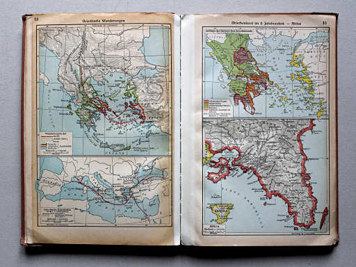 Putzgers Historischer Schul-Atlas, Große Ausgabe, 1937
12. Griechische Wanderungen
13. Griechenland im 8. Jahrhundert – Attica