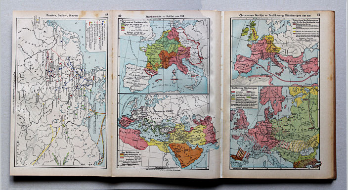 Putzgers Historischer Schul-Atlas, Große Ausgabe, 1942 (60.)
50. Frankenreich – Kalifat um 750
51. Christentum bis 814 – Bevölkerung Mitteleuropas um 900