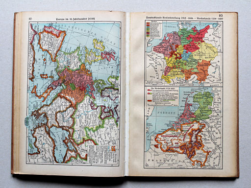 Putzgers Historischer Schul-Atlas, Große Ausgabe, 1942 (60.)
83. Deutschlands Kreiseinteilung 1521-1806 – Niederlande 1559-1600