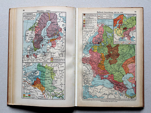 Putzgers Historischer Schul-Atlas, Große Ausgabe, 1942 (60.)
90. Schweden – Polen
91. Rußlands Entwicklung 1300 bis 1914