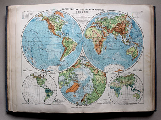 Debes' Neuer Handatlas, 1913
1. Bodengestalt und Pflanzendecke der Erde